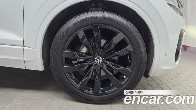 Volkswagen Touareg 2023 — Photo 31/37