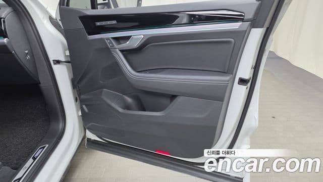 Volkswagen Touareg 2023 — Photo 14/37
