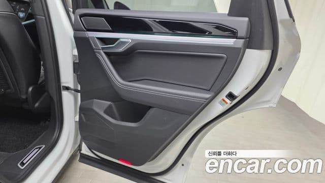 Volkswagen Touareg 2023 — Photo 20/37