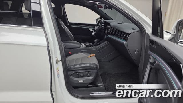 Volkswagen Touareg 2023 — Photo 11/37