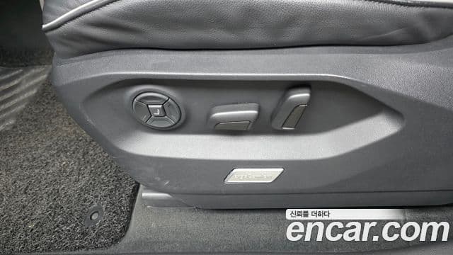 Volkswagen Touareg 2023 — Photo 21/37