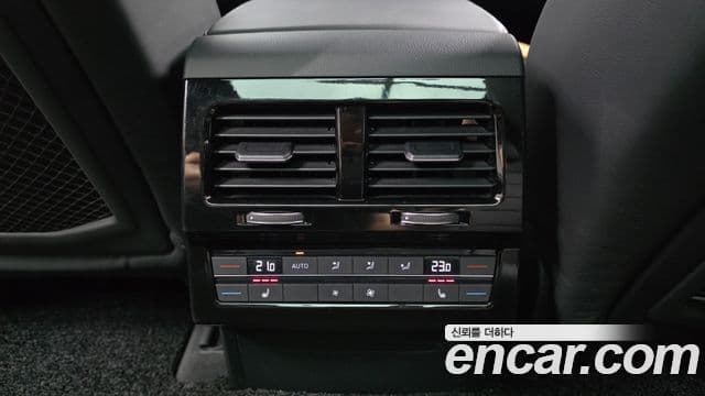 Volkswagen Touareg 2023 — Photo 10/37