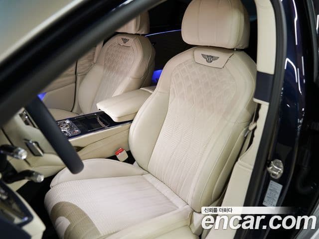 Bentley Flying Spur 2022 — Фото 13/20