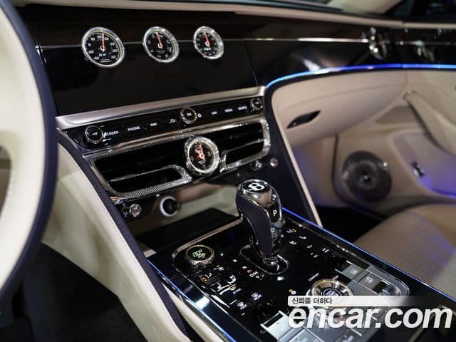 Bentley Flying Spur 2022 — Фото 17/20