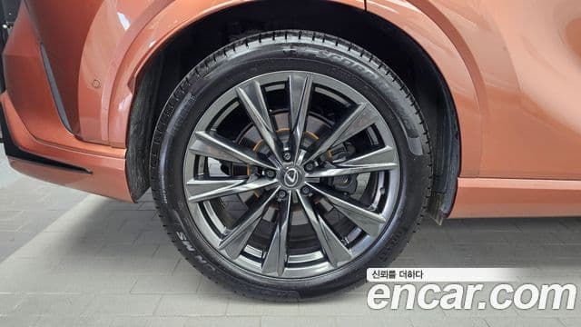 Lexus RX500h 2023 — ფოტო 19/20