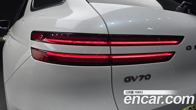 Genesis GV70 2022 — Photo 21/31