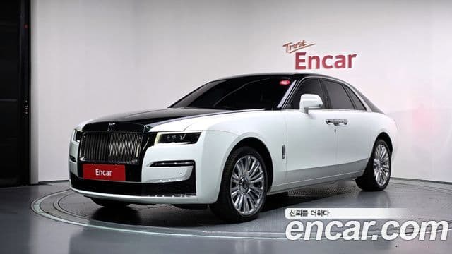 Rolls-Royce Ghost 2023 — Фото 1/20