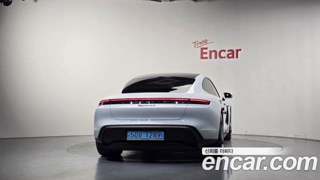 Porsche Taycan 2021 — Şəkil 27/36