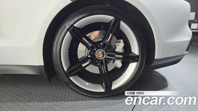 Porsche Taycan 2021 — Şəkil 25/36