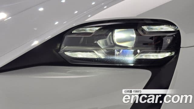 Porsche Taycan 2021 — Şəkil 8/36