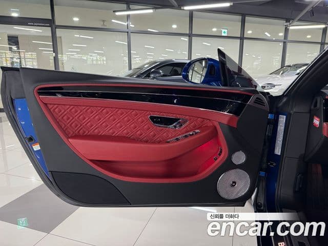 Bentley Continental GT 2022 — Photo 6/16