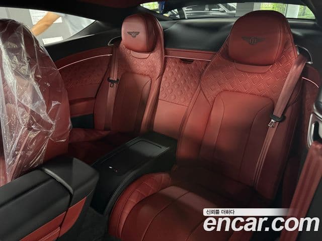 Bentley Continental GT 2022 — Photo 8/16
