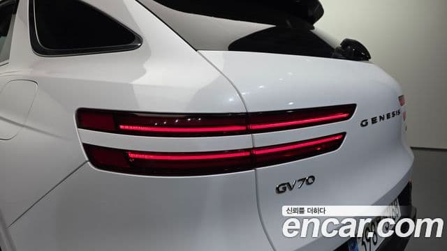 Genesis GV70 2021 — ფოტო 20/40