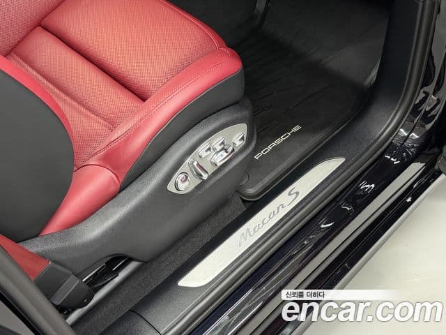 Porsche Macan 2022 — Şəkil 18/20