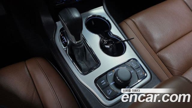 Jeep Grand Cherokee 2021 — Фото 9/20