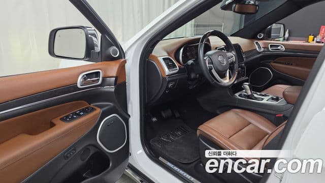 Jeep Grand Cherokee 2021 — Фото 10/20
