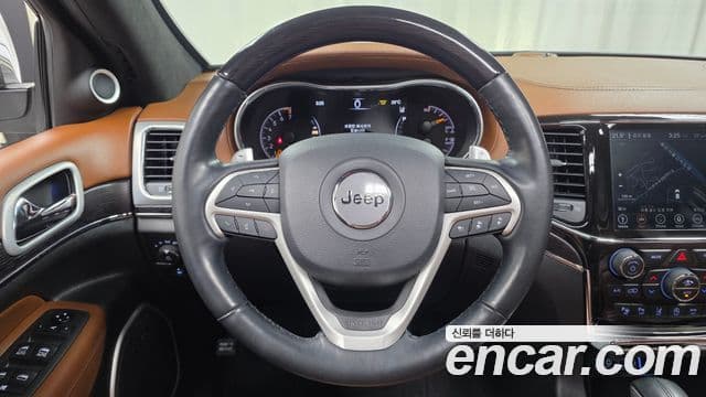 Jeep Grand Cherokee 2021 — Фото 13/20