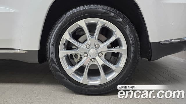 Jeep Grand Cherokee 2021 — ფოტო 29/31