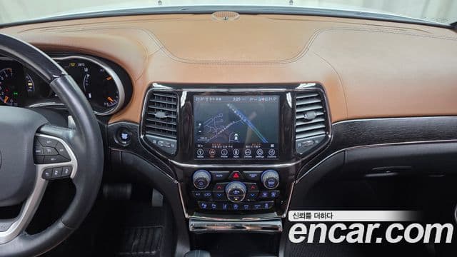 Jeep Grand Cherokee 2021 — ფოტო 13/31