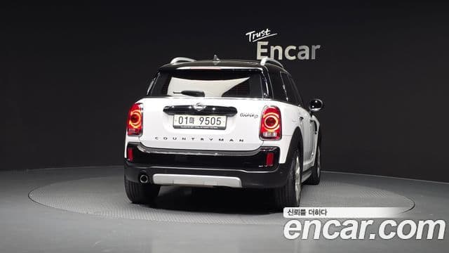 Mini Cooper D Countryman 2019 — Şəkil 28/32