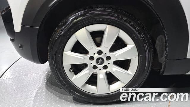Mini Cooper D Countryman 2019 — Şəkil 21/32
