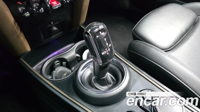 Mini Cooper D Countryman 2019 — Şəkil 22/32