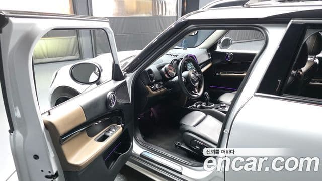 Mini Cooper D Countryman 2019 — Şəkil 23/32
