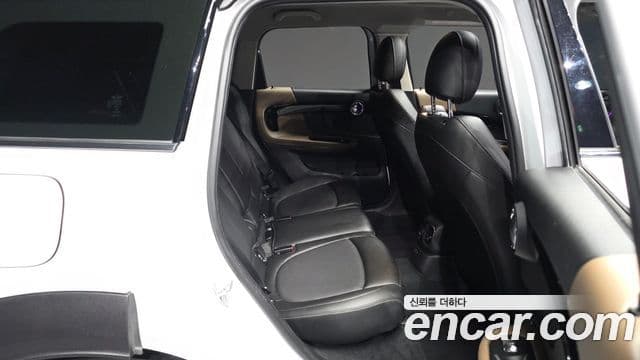 Mini Cooper D Countryman 2019 — Şəkil 30/32