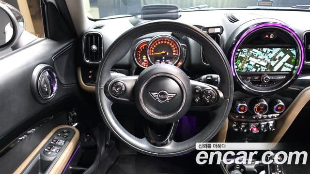 Mini Cooper D Countryman 2019 — Şəkil 29/32