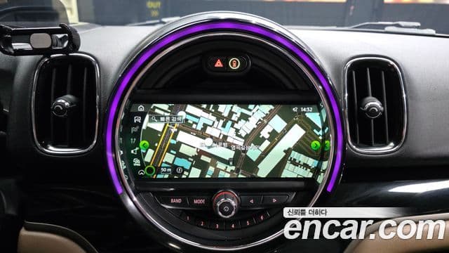 Mini Cooper D Countryman 2019 — Şəkil 31/32