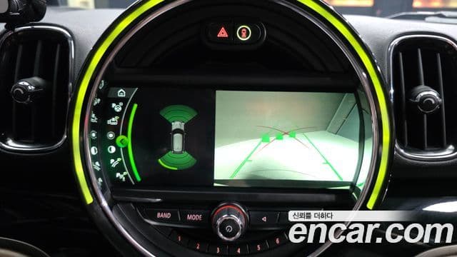 Mini Cooper D Countryman 2019 — Şəkil 16/32