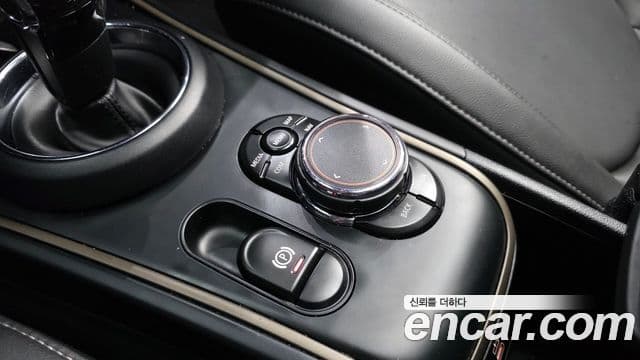 Mini Cooper D Countryman 2019 — Şəkil 26/32