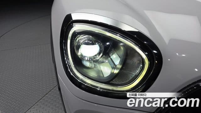 Mini Cooper D Countryman 2019 — Şəkil 32/32