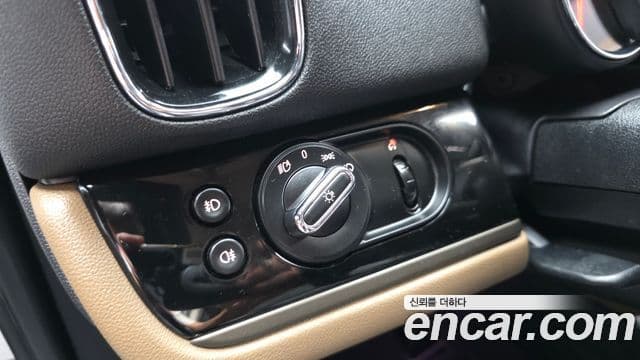 Mini Cooper D Countryman 2019 — Şəkil 24/32