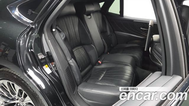 Lexus LS500h 2021 — ფოტო 7/42