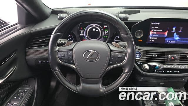 Lexus LS500h 2021 — Şəkil 41/42