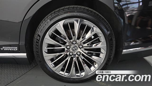 Lexus LS500h 2021 — ფოტო 36/42