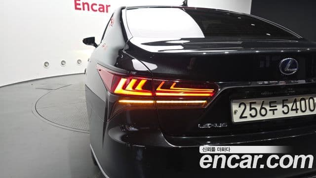 Lexus LS500h 2021 — ფოტო 33/42