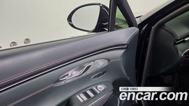 Genesis GV70 2021 — Photo 18/38