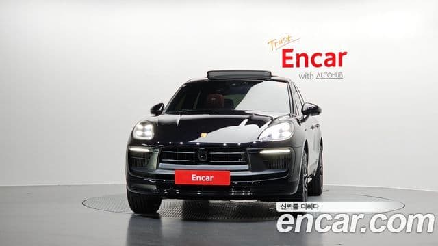 Porsche Macan 2023 — Фото 3/20