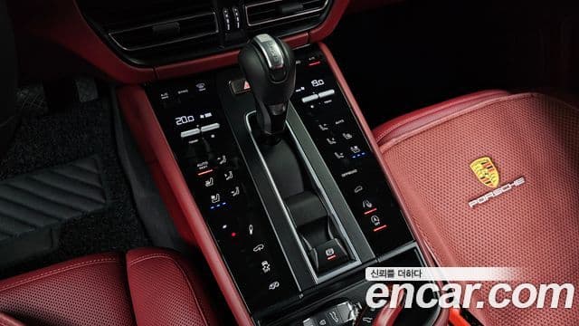 Porsche Macan 2023 — Фото 9/20