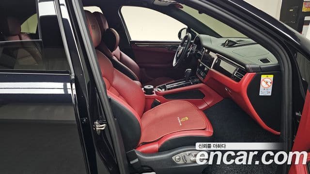 Porsche Macan 2023 — Фото 11/20