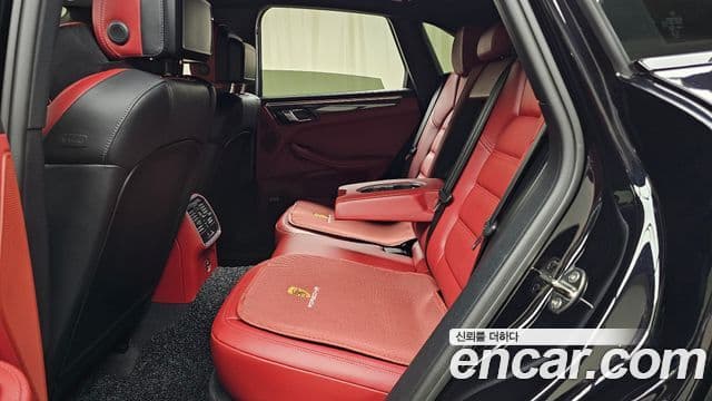 Porsche Macan 2023 — Фото 12/20