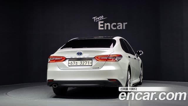 Toyota Camry 2019 — Şəkil 8/20