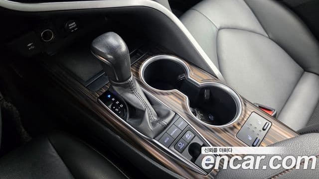Toyota Camry 2019 — Şəkil 18/20