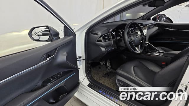 Toyota Camry 2019 — Şəkil 17/20