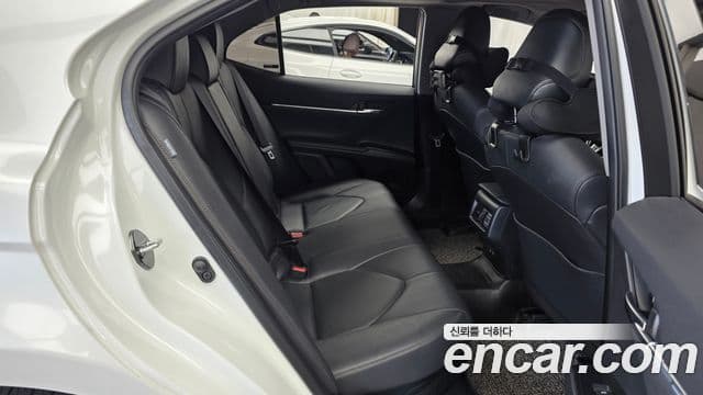 Toyota Camry 2019 — Şəkil 19/20