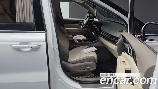 Kia Carnival 2024 — ფოტო 15/35
