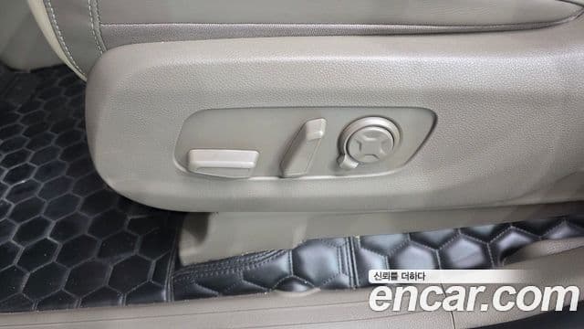 Kia Carnival 2024 — ფოტო 32/35