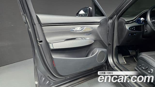 Genesis GV70 2022 — Şəkil 29/31
